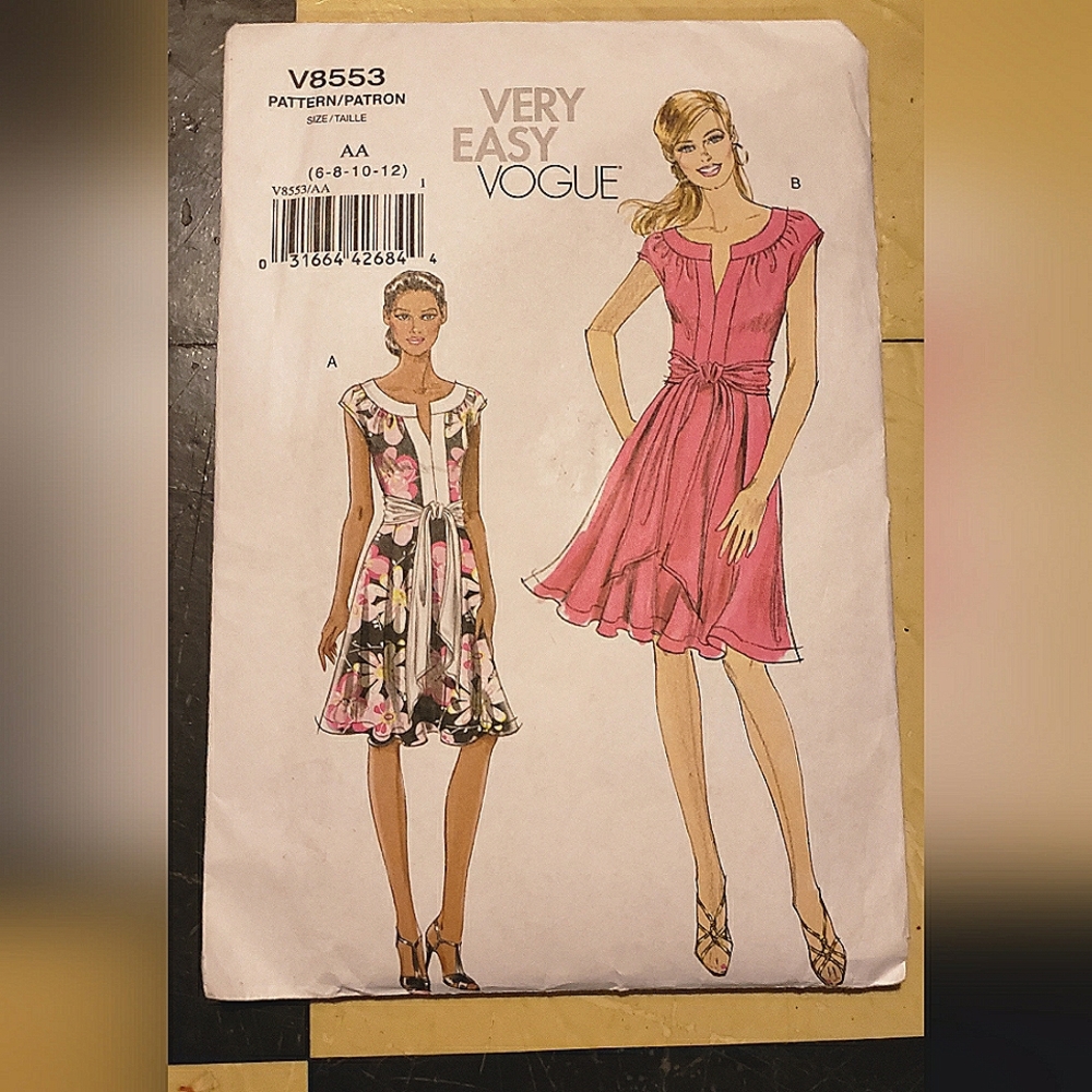 Very easy very vogue V 8553 size AA 6-8-10-12 dresses and sash sewing pattern